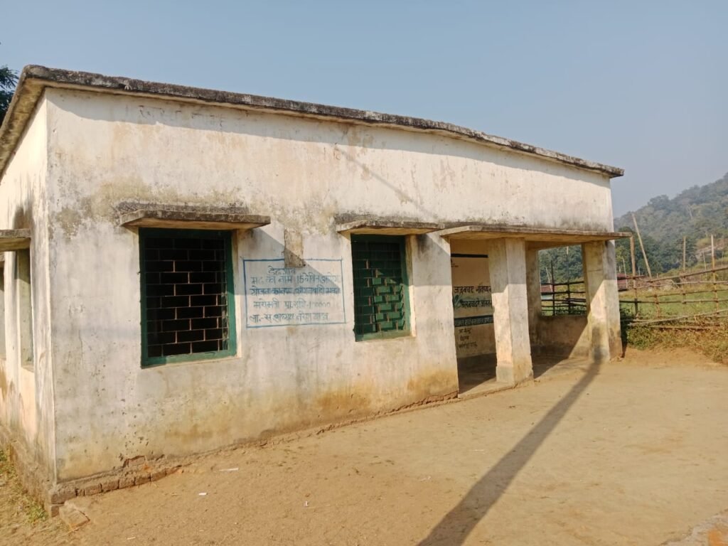 गारू प्रखंड के डेढ़गांव में आंगनबाड़ी केंद्र पर पानी की समस्या से मिड-डे मील पर संकट गारू प्रखंड के डेढ़गांव में आंगनबाड़ी केंद्र पर पानी की समस्या से मिड-डे मील पर संकट