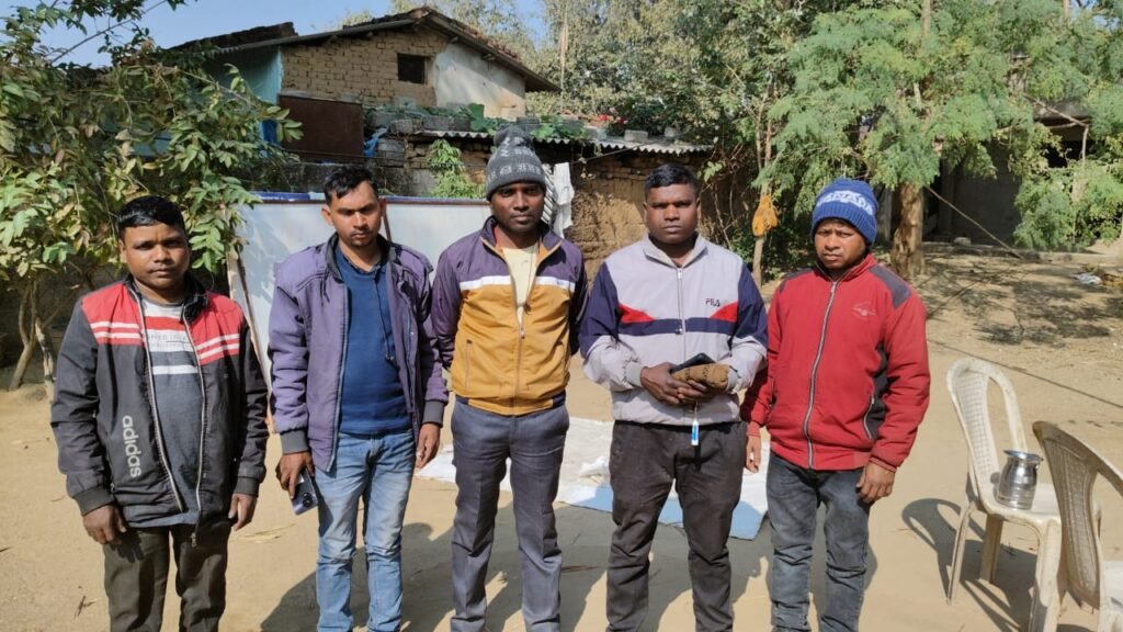 आंगनबाड़ी केंद्र में खड़ी 5 बाइक को अज्ञात अपराधियों ने किया आग के हवाले,जांच में जुटी पुलिस आंगनबाड़ी केंद्र में खड़ी 5 बाइक को अज्ञात अपराधियों ने किया आग के हवाले,जांच में जुटी पुलिस
