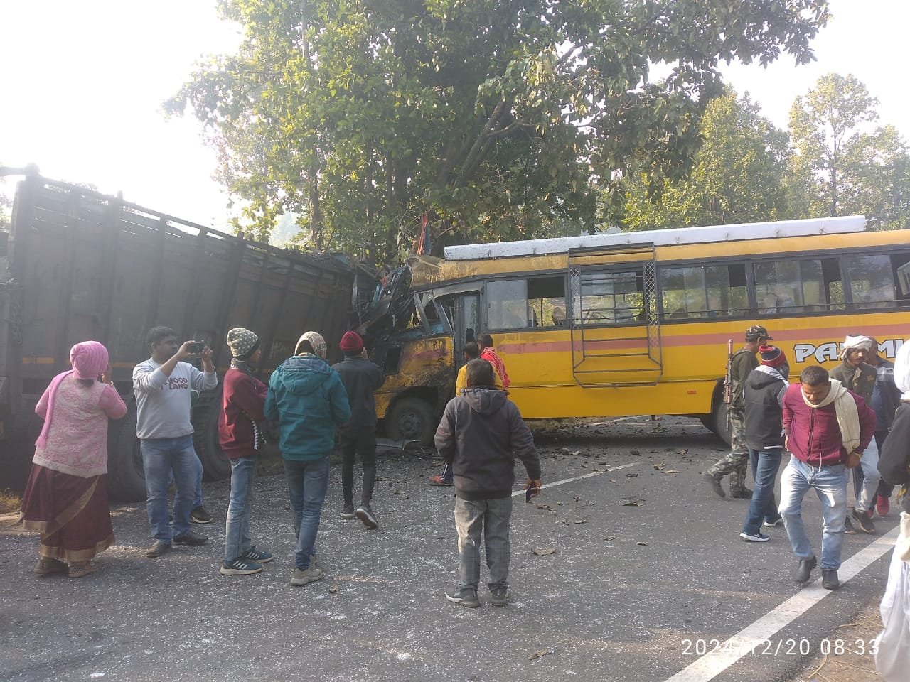 लातेहार: बस और ट्रक की जोरदार टक्कर में दर्जनों घायल लातेहार: बस और ट्रक की जोरदार टक्कर में दर्जनों घायल