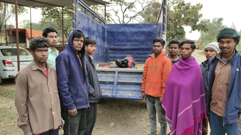 चार दिन से लापता विष्णु असुर का शव बरांगपाट के जंगल में झूलता मिला, जांच में जुटी पुलिस