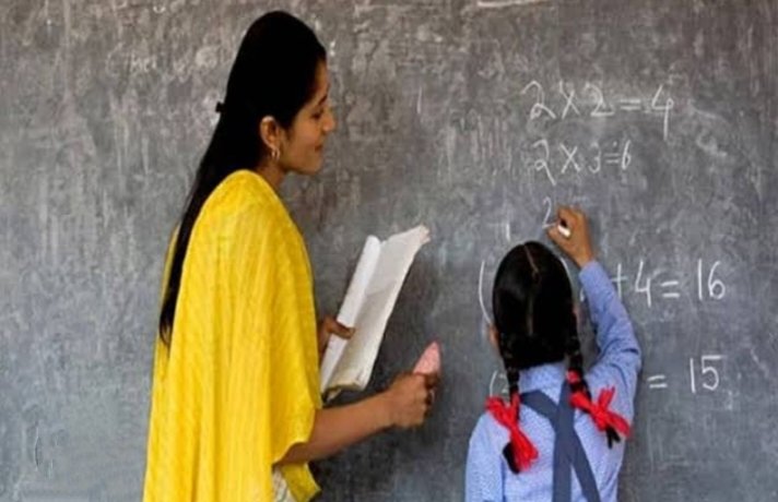 राज्य में टीचरों के ट्रांसफर संबंधी नियम में जल्द हो सकता है फिर बदलाव राज्य में टीचरों के ट्रांसफर संबंधी नियम में जल्द हो सकता है फिर बदलाव
