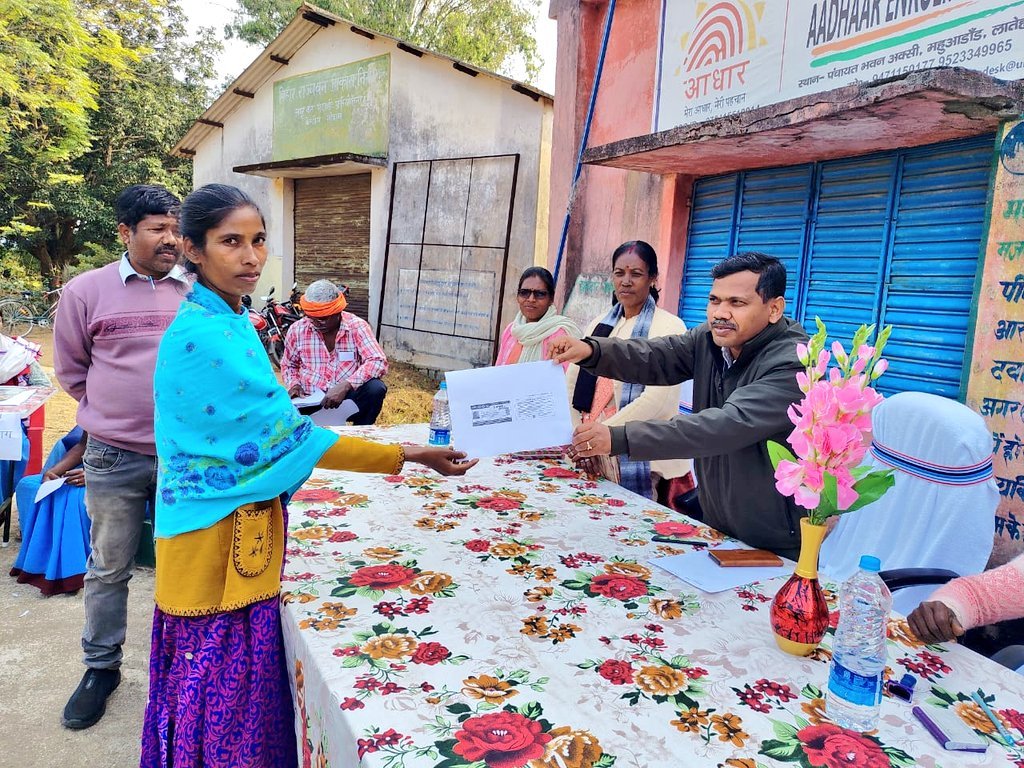 सुशासन सप्ताह"प्रशासन गांव की ओर" कार्यक्रम के तहत जिले अंतर्गत चिन्हित पंचायतों में विशेष शिविर का आयोजन किया. सुशासन सप्ताह"प्रशासन गांव की ओर" कार्यक्रम के तहत जिले अंतर्गत चिन्हित पंचायतों में विशेष शिविर का आयोजन किया.