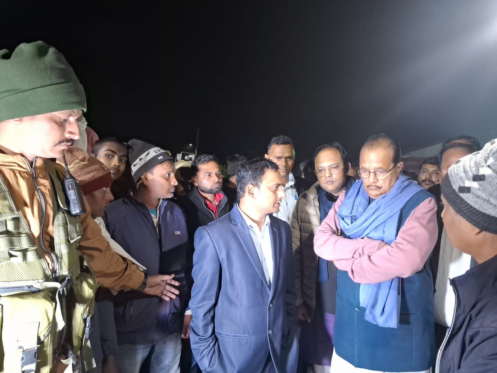 गुजरात से पीड़िता का पार्थिव शरीर पहुंचा पांकी,अंत्येष्टि संस्कार में शामिल हुए माननीय मंत्री एवं उपायुक्त गुजरात से पीड़िता का पार्थिव शरीर पहुंचा पांकी,अंत्येष्टि संस्कार में शामिल हुए माननीय मंत्री एवं उपायुक्त