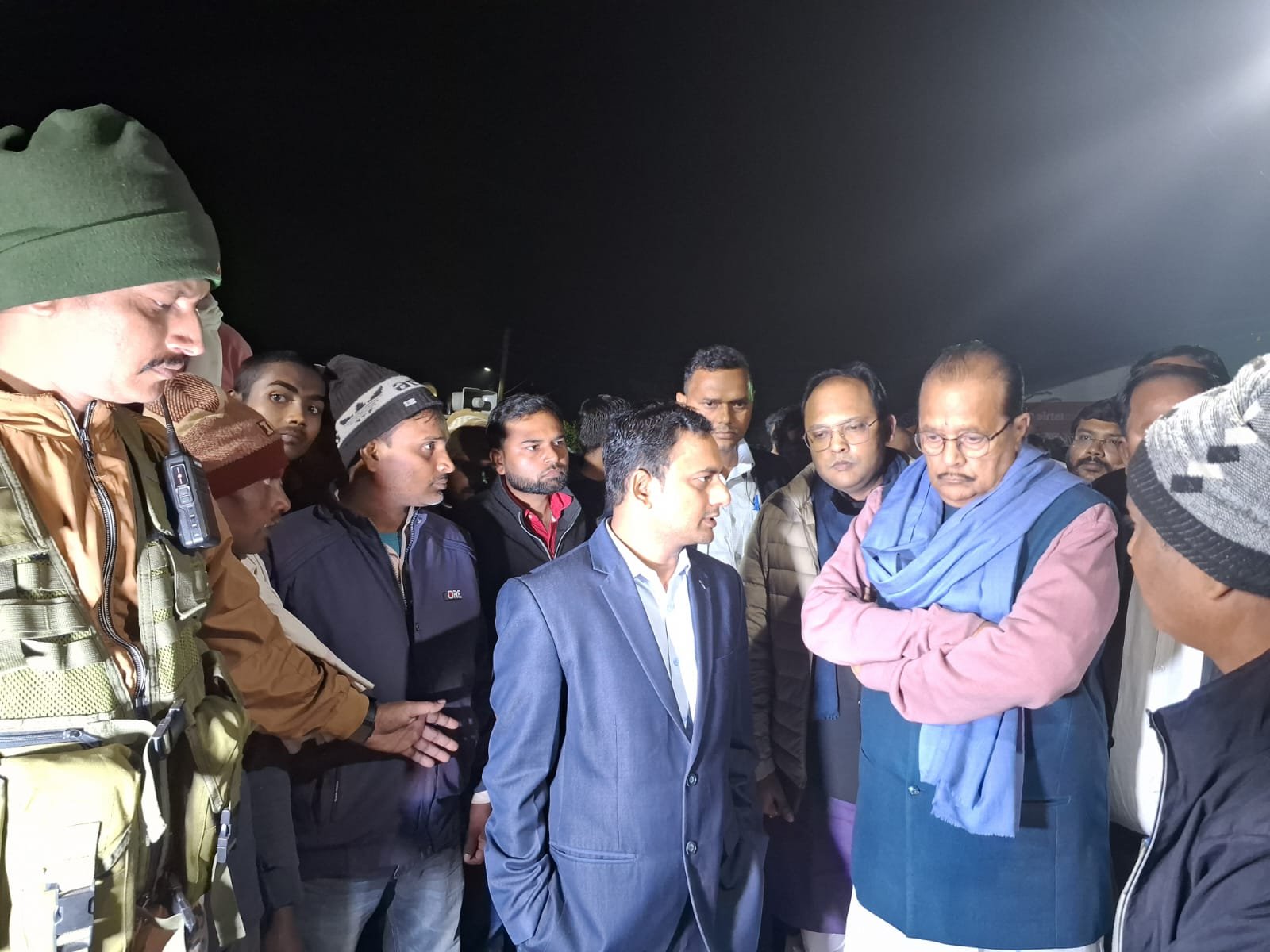 गुजरात से पीड़िता का पार्थिव शरीर पहुंचा पांकी,अंत्येष्टि संस्कार में शामिल हुए माननीय मंत्री एवं उपायुक्त गुजरात से पीड़िता का पार्थिव शरीर पहुंचा पांकी,अंत्येष्टि संस्कार में शामिल हुए माननीय मंत्री एवं उपायुक्त
