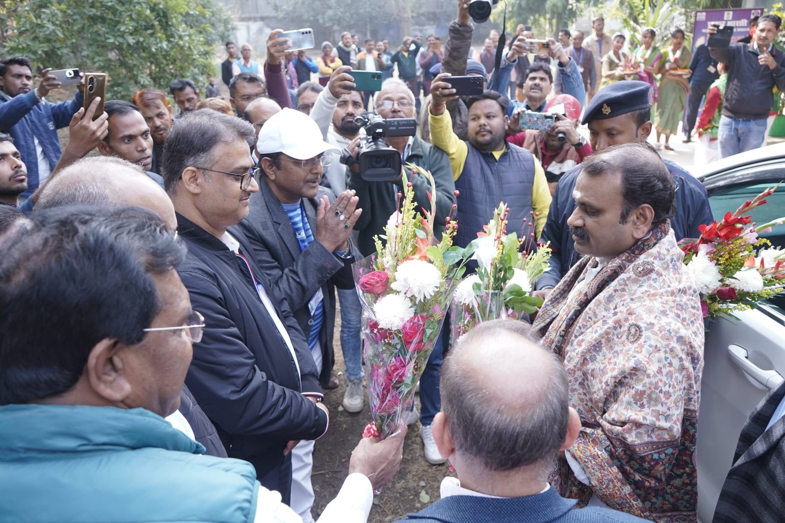 झारखंड दौरे के तीसरे दिन केंद्रीय राज्य मंत्री एल मुरूगन ने मोहम्मदगंज रेलवे स्टेशन और भीमचूल्हा के निर्माणकार्य का किया निरीक्षण झारखंड दौरे के तीसरे दिन केंद्रीय राज्य मंत्री एल मुरूगन ने मोहम्मदगंज रेलवे स्टेशन और भीमचूल्हा के निर्माणकार्य का किया निरीक्षण