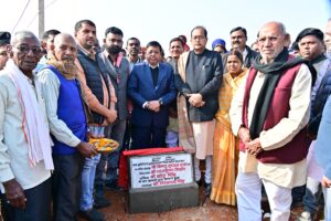 माननीय मंत्री श्री राधाकृष्ण किशोर ने पाटन के विभिन्न पंचायतों व गांवों में अलग-अलग योजनाओं का किया शिलान्यास