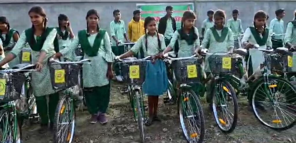 माननीय मंत्री श्री राधाकृष्ण किशोर ने पाटन के विभिन्न पंचायतों व गांवों में अलग-अलग योजनाओं का किया शिलान्यास
