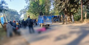 लातेहार: बाइक और कंटेनर की सीधी भिड़ंत में बाइक सवार युवक की हुई दर्दनाक मौत