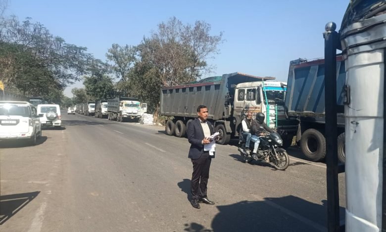 सड़क सुरक्षा को लेकर बालूमाथ में डीटीओ ने चलाया सघन वाहन चेकिंग अभियान सड़क सुरक्षा को लेकर बालूमाथ में डीटीओ ने चलाया सघन वाहन चेकिंग अभियान