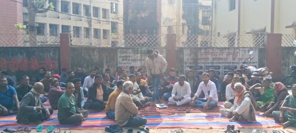 अतिक्रमण करने वालों पर जिला प्रशासन ने चलाया बुलडोजर अतिक्रमण करने वालों पर जिला प्रशासन ने चलाया बुलडोजर