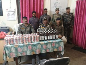 पलामू पुलिस ने वाहन चेकिंग के दौरान अवैध शराब और मोटरसाइकिल के साथ एक व्यक्ति को किया गिरफ्तार