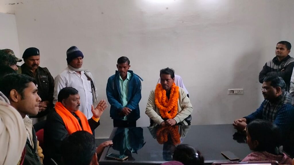 सतबरवा विधायक प्रतिनिधि कार्यालय का किया गया उद्घाटन सतबरवा विधायक प्रतिनिधि कार्यालय का किया गया उद्घाटन
