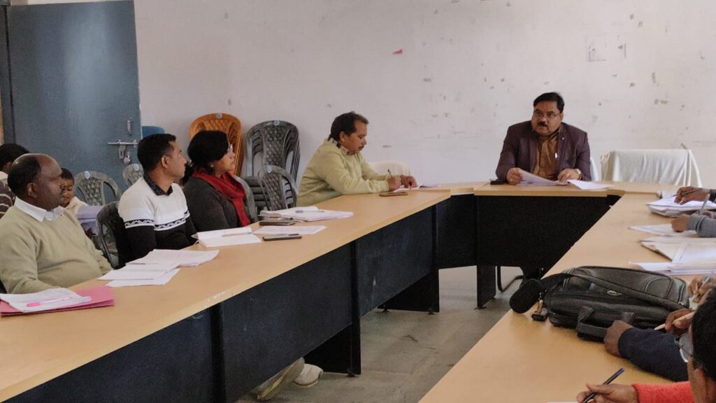 उप विकास आयुक्त दिलेश्वर महतो ने घाघरा प्रखंड कार्यालय के सभागार में सभी विभागो की समीक्षा बैठक उप विकास आयुक्त दिलेश्वर महतो ने घाघरा प्रखंड कार्यालय के सभागार में सभी विभागो की समीक्षा बैठक