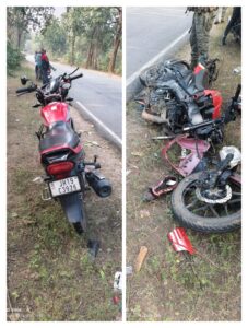 पतकी पिकेट के समीप NH 39 सड़क पर दो बाइक की आपस में हुई जोरदार भिड़त, दो युवक गंभीर रूप से घायल