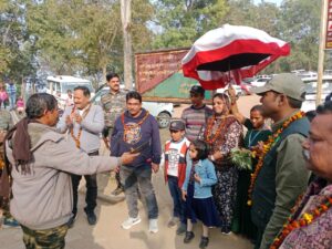मकर संक्रांति पर सुग्गाबांध फॉल में उमड़ी भीड़, प्रकृति के करिश्मे ने मोहा मन