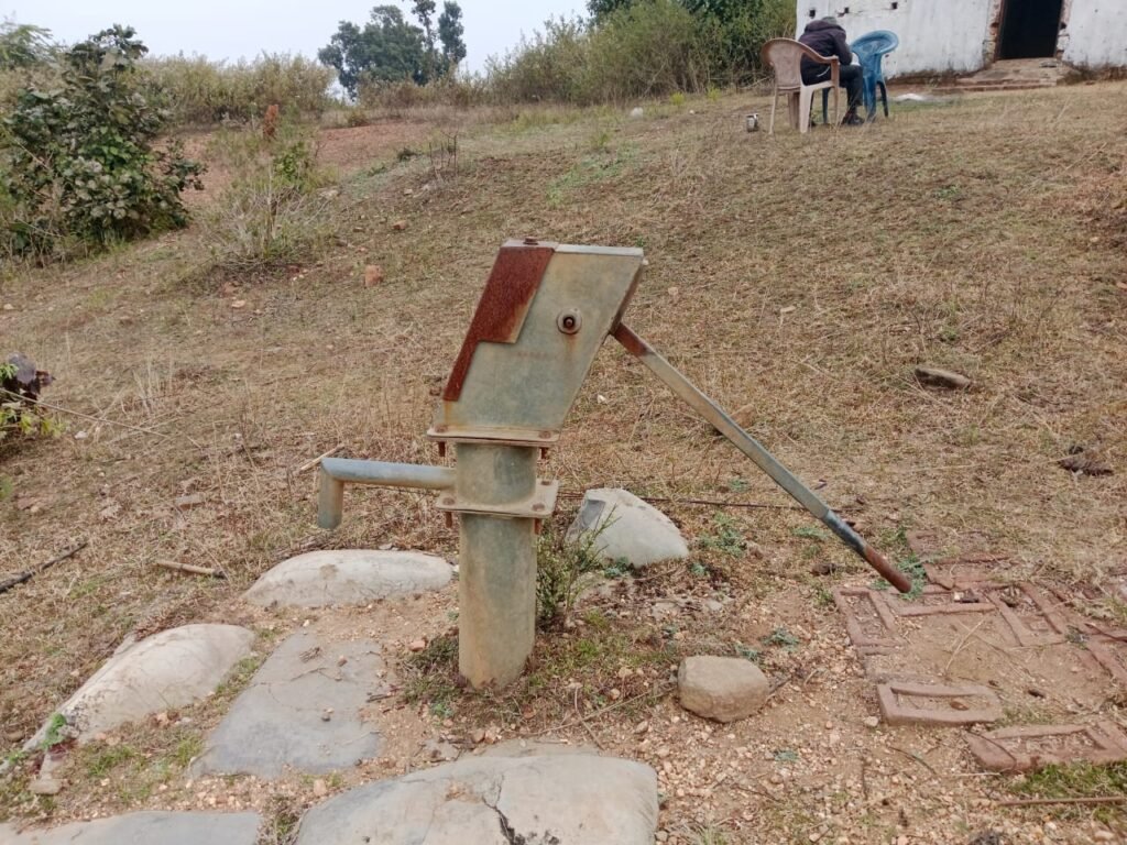 वकुलावन सरकारी स्कूल में दूषित पानी से मिड-डे मील:बच्चों के स्वास्थ्य पर मंडरा रहा खतरा वकुलावन सरकारी स्कूल में दूषित पानी से मिड-डे मील:बच्चों के स्वास्थ्य पर मंडरा रहा खतरा