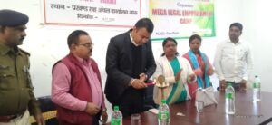 गारु प्रखण्ड कार्यालय में विधिक सेवा एवं सशक्तिकरण शिविर का आयोजन