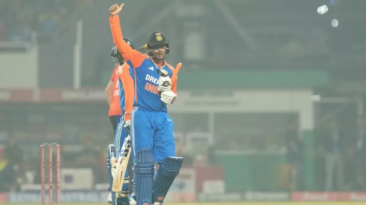 IND vs ENG: भारतीय गेंदबाजों के बाद अभिषेक शर्मा ने उधेड़ी अंग्रेजों की बखिया, पहले टी20I में 7 विकेट से रौंदा IND vs ENG: भारतीय गेंदबाजों के बाद अभिषेक शर्मा ने उधेड़ी अंग्रेजों की बखिया, पहले टी20I में 7 विकेट से रौंदा