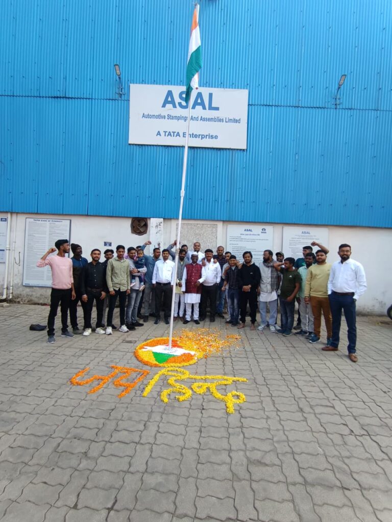 छोटा गोविंदपुर में जेपी मंडल राष्ट्रीय ध्वज को सलामी दिये छोटा गोविंदपुर में जेपी मंडल राष्ट्रीय ध्वज को सलामी दिये