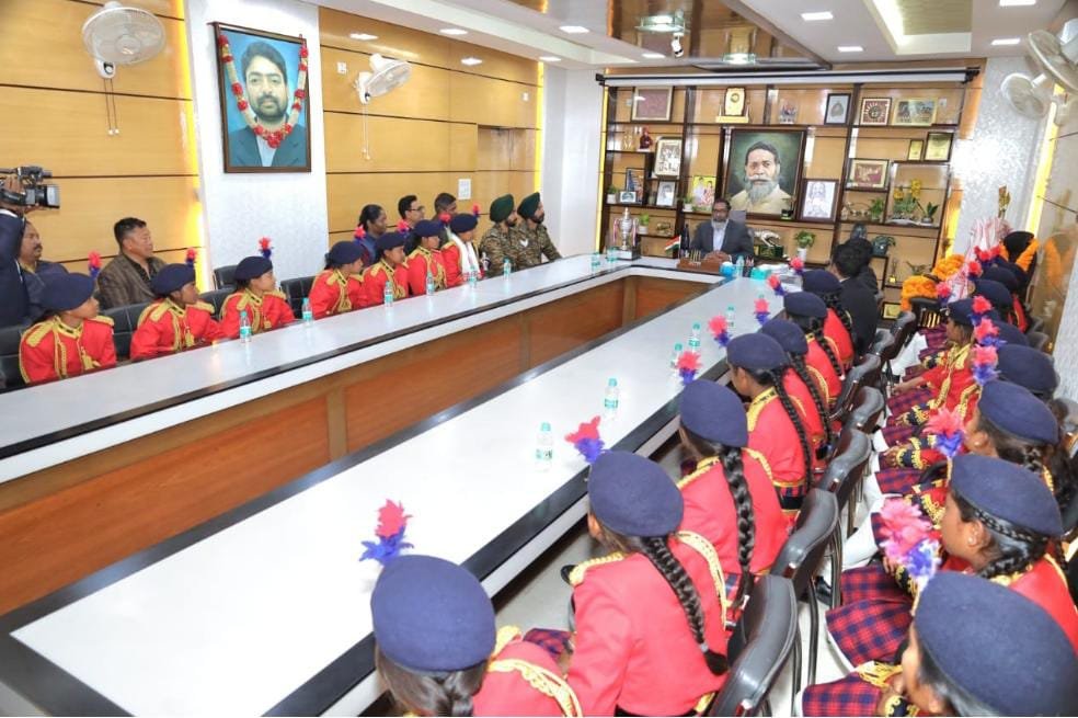 राष्ट्रीय स्कूली बैंड प्रतियोगिता में झारखंड की बालिका टीम बनी नेशनल चैंपियन, सीएम हेमंत से की मुलाकात राष्ट्रीय स्कूली बैंड प्रतियोगिता में झारखंड की बालिका टीम बनी नेशनल चैंपियन, सीएम हेमंत से की मुलाकात