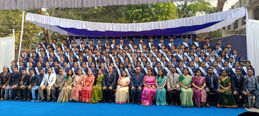वैली व्यू स्कूल में ग्रेजुएशन डे आयोजित वैली व्यू स्कूल में ग्रेजुएशन डे आयोजित