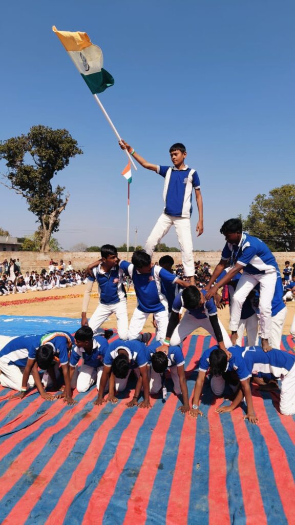 76वां गणतंत्र दिवस आदर्श ग्रामीण पब्लिक स्कूल टांगर में धूमधाम से मनाया गया