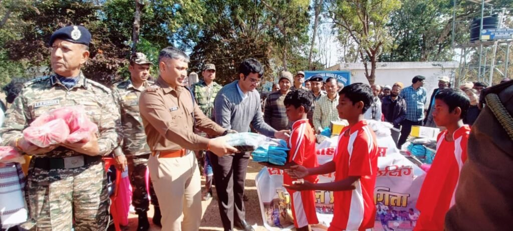 सामुदायिक पुलिसिंग के तहत दुरुप पंचायत के दौना गांव में फुटबाल मैच का हुआ आयोजन सामुदायिक पुलिसिंग के तहत दुरुप पंचायत के दौना गांव में फुटबाल मैच का हुआ आयोजन