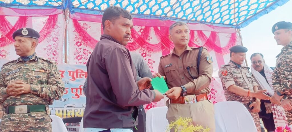 सामुदायिक पुलिसिंग के तहत दुरुप पंचायत के दौना गांव में फुटबाल मैच का हुआ आयोजन सामुदायिक पुलिसिंग के तहत दुरुप पंचायत के दौना गांव में फुटबाल मैच का हुआ आयोजन