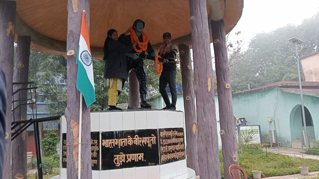 लातेहार में मनाया गया 77वां आर्मी डे, शहीदों को दी श्रद्धांजलि लातेहार में मनाया गया 77वां आर्मी डे, शहीदों को दी श्रद्धांजलि