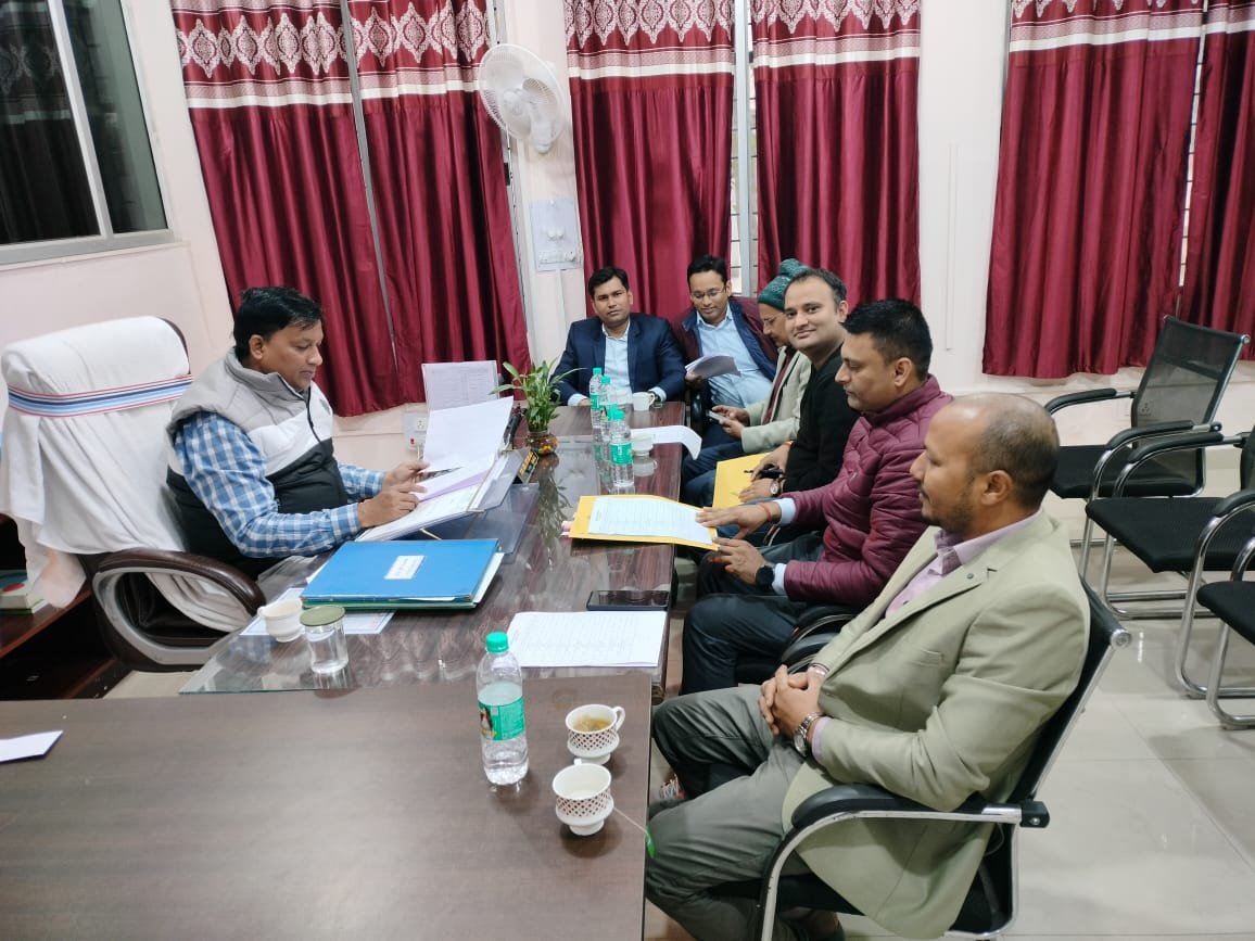 नोडल पदाधिकारी रामा रविदास की अध्यक्षता में किया गया डोर-टु-डोर सर्वे की समीक्षा । नोडल पदाधिकारी रामा रविदास की अध्यक्षता में किया गया डोर-टु-डोर सर्वे की समीक्षा ।