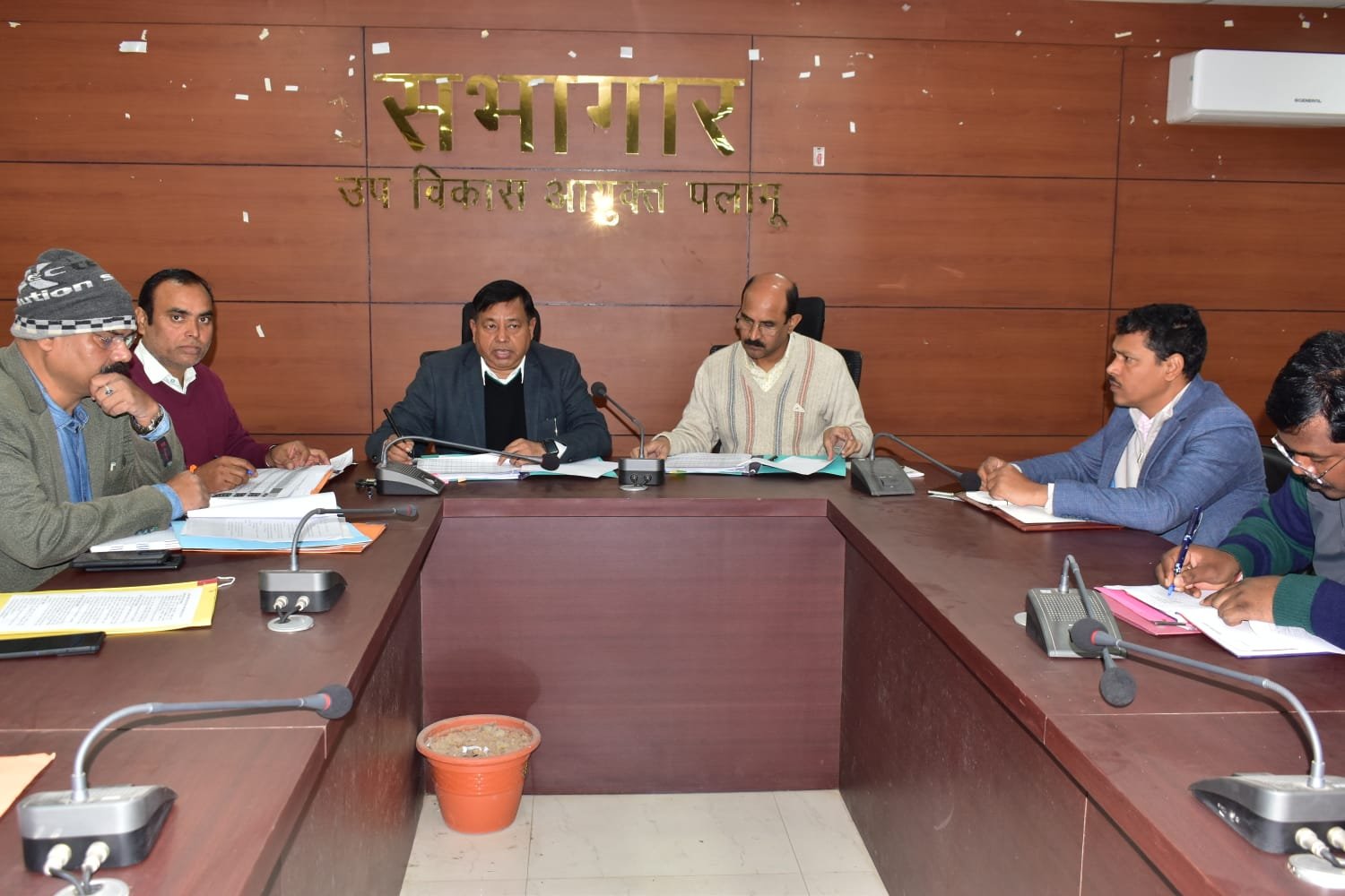 डीडीसी ने झारखंड समेकित आदर्श ग्राम योजना अंतर्गत किए जा रहे हैं कार्यों की समीक्षा की डीडीसी ने झारखंड समेकित आदर्श ग्राम योजना अंतर्गत किए जा रहे हैं कार्यों की समीक्षा की
