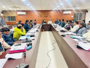 डीडीसी ने आवास योजना व मनरेगा के तहत किये जा रहे कार्यों की समीक्षा की