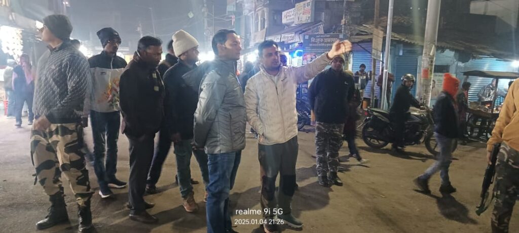 बढ़ती ठंड व शीतलहरी के बीच उपायुक्त ने ज़रूरतमंदो के बीच कंबल का किया वितरण