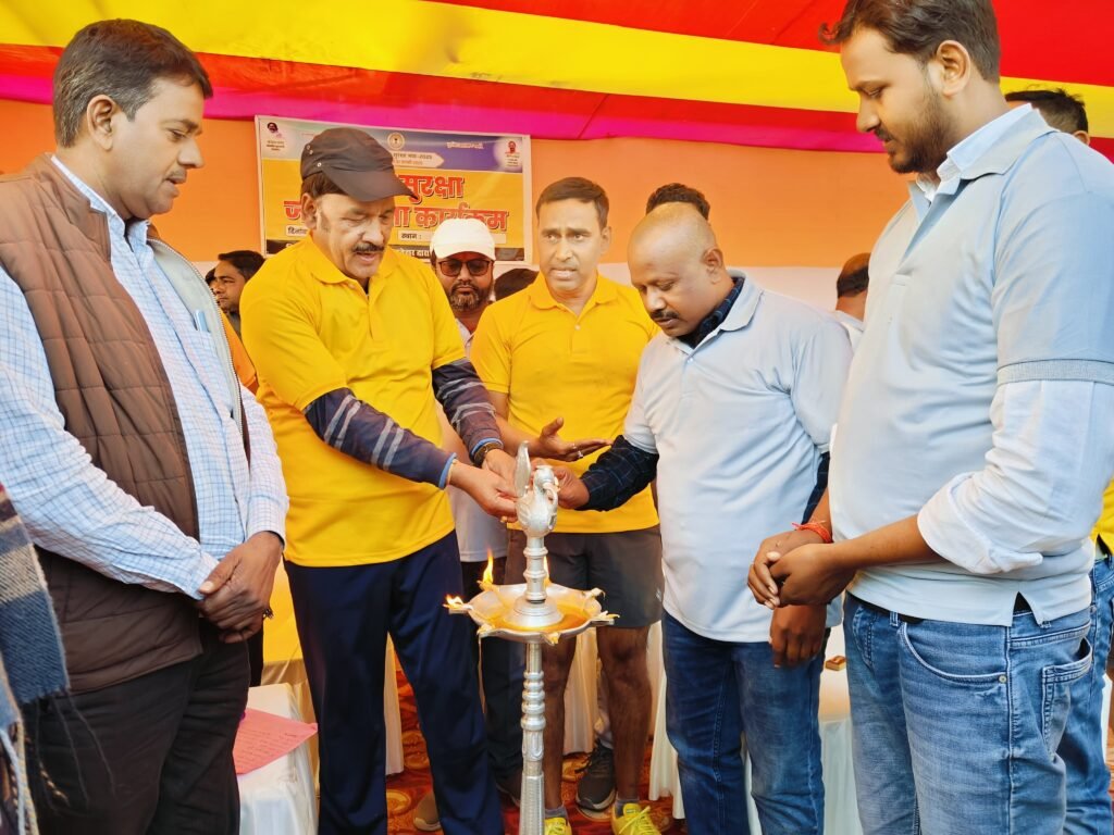 लातेहार:सड़क सुरक्षा माह 2025 के तहत फैंसी फुटबॉल मैच का आयोजन, प्रशासन एकादश ने जीती मैच लातेहार:सड़क सुरक्षा माह 2025 के तहत फैंसी फुटबॉल मैच का आयोजन, प्रशासन एकादश ने जीती मैच