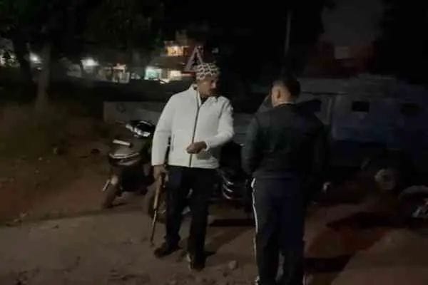 लातेहार :कोयला कारोबारी के घर में गोलीबारी, अमन साहू गैंग के मयंक सिंह ने ली जिम्मेदारी