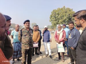 वर्दी पहनकर नजर आए रिटायर्ड आर्मी जवान,शक के आधार पर पुलिस ने की जांच
