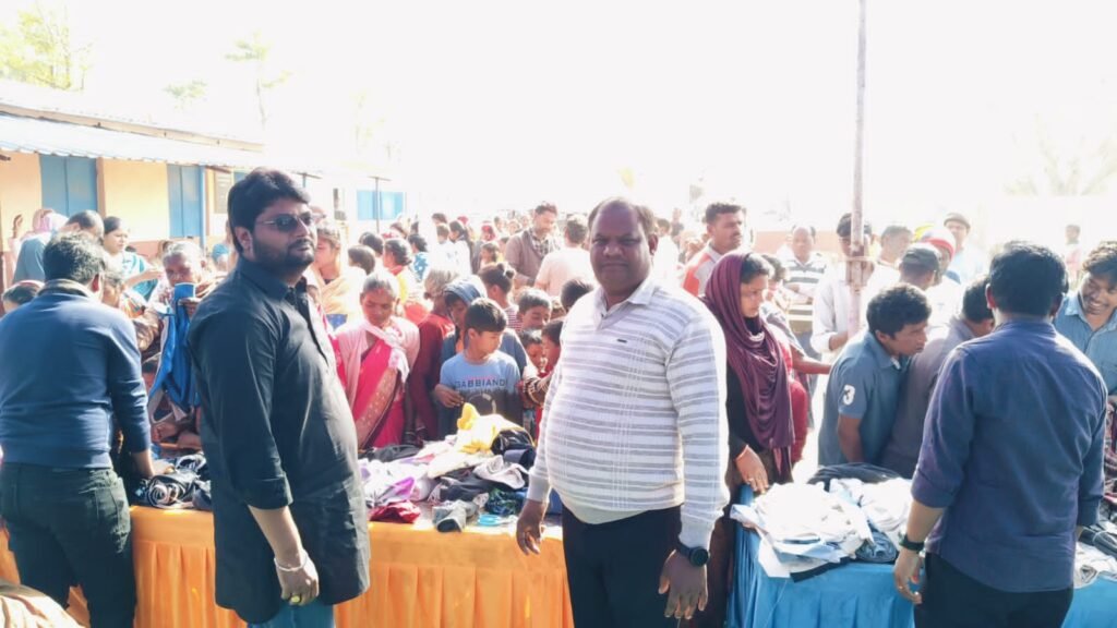 होली चाइल्ड पब्लिक स्कूल नारो में प्रार्थना योद्धा ट्रस्ट द्वारा निःशुल्क कपड़ा का वितरण किया गया। होली चाइल्ड पब्लिक स्कूल नारो में प्रार्थना योद्धा ट्रस्ट द्वारा निःशुल्क कपड़ा का वितरण किया गया।