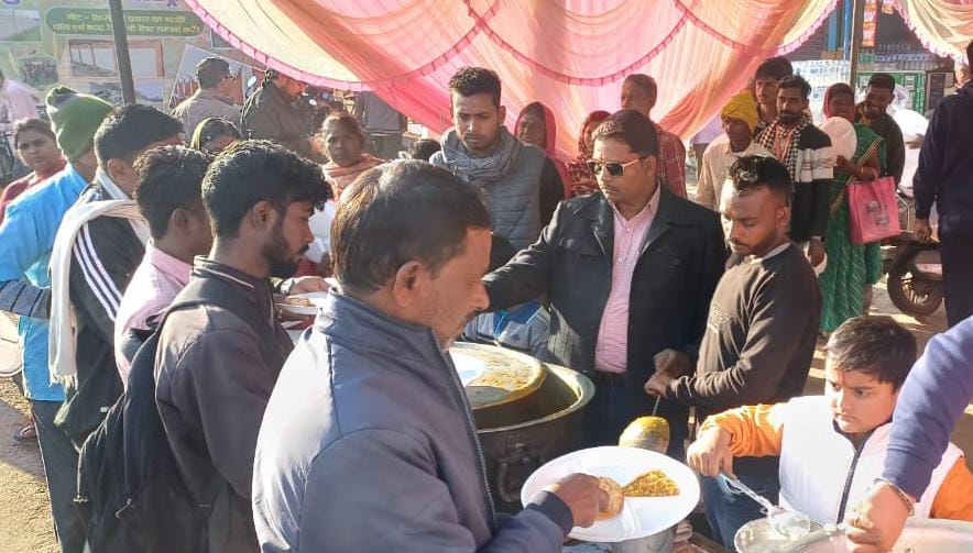 प्राण प्रतिष्ठा पर विशाल भंडारे का आयोजन, हजारों श्रद्धालुओं ने किया प्रसाद ग्रहण, भक्तिमय रहा माहौल