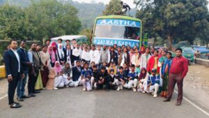 आदर्श ग्रामीण पब्लिक स्कूल टांगर के 100 बच्चों ने किया हिरनी फॉल का भ्रमण।