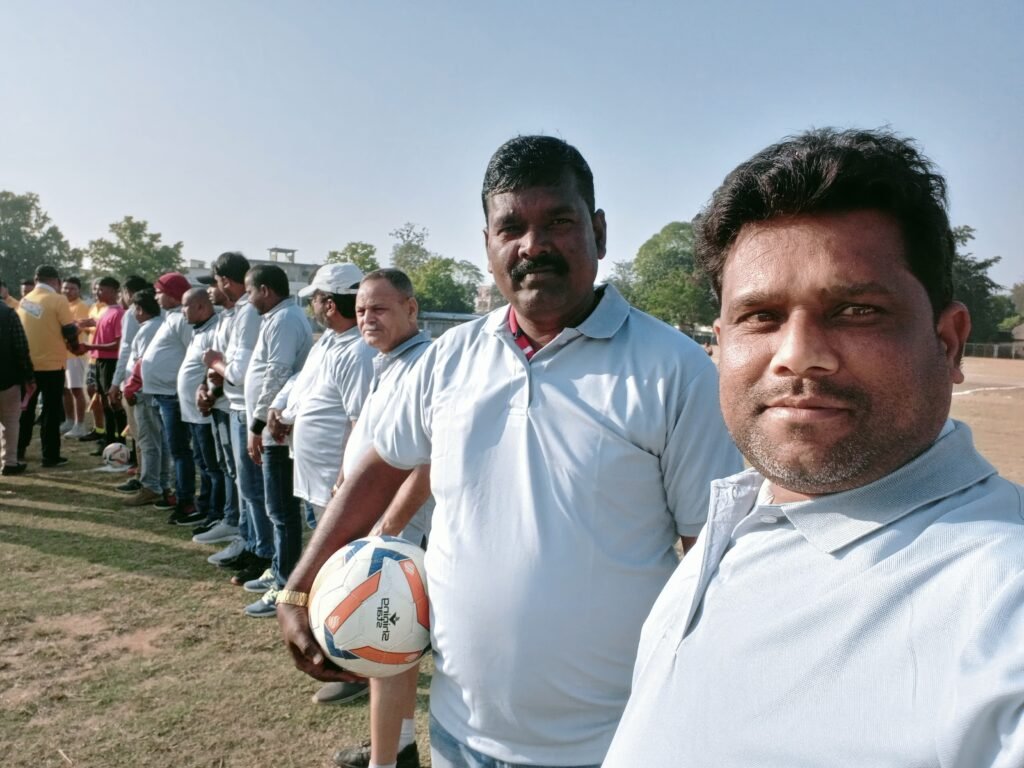 लातेहार:सड़क सुरक्षा माह 2025 के तहत फैंसी फुटबॉल मैच का आयोजन, प्रशासन एकादश ने जीती मैच लातेहार:सड़क सुरक्षा माह 2025 के तहत फैंसी फुटबॉल मैच का आयोजन, प्रशासन एकादश ने जीती मैच