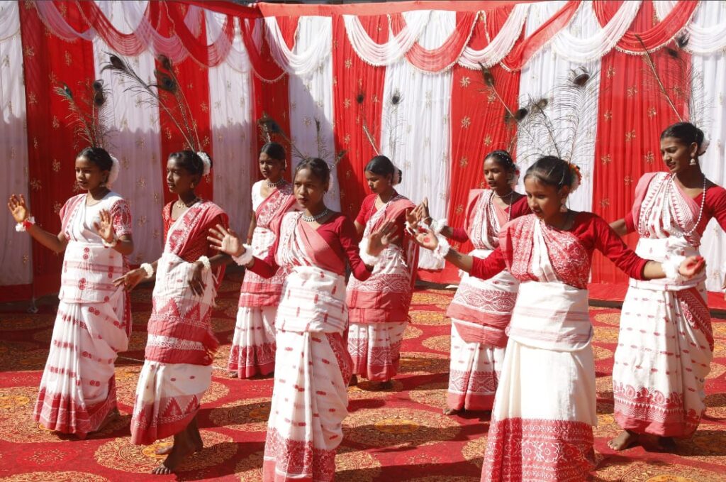 बिरसा मुंडा पब्लिक स्कूल बिजुपाड़ा में हर्षोल्लास के साथ 76वां गणतंत्र दिवस मनाया गया बिरसा मुंडा पब्लिक स्कूल बिजुपाड़ा में हर्षोल्लास के साथ 76वां गणतंत्र दिवस मनाया गया