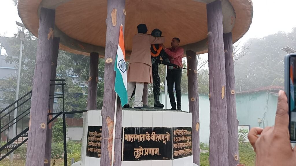 लातेहार में मनाया गया 77वां आर्मी डे, शहीदों को दी श्रद्धांजलि लातेहार में मनाया गया 77वां आर्मी डे, शहीदों को दी श्रद्धांजलि