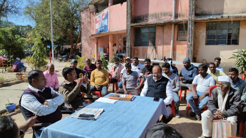 अतिक्रमण हटाने और सुरक्षा व्यवस्था को लेकर अंचल अधिकारी एवं थाना प्रभारी ने दुकानदारों के साथ बैठक की अतिक्रमण हटाने और सुरक्षा व्यवस्था को लेकर अंचल अधिकारी एवं थाना प्रभारी ने दुकानदारों के साथ बैठक की