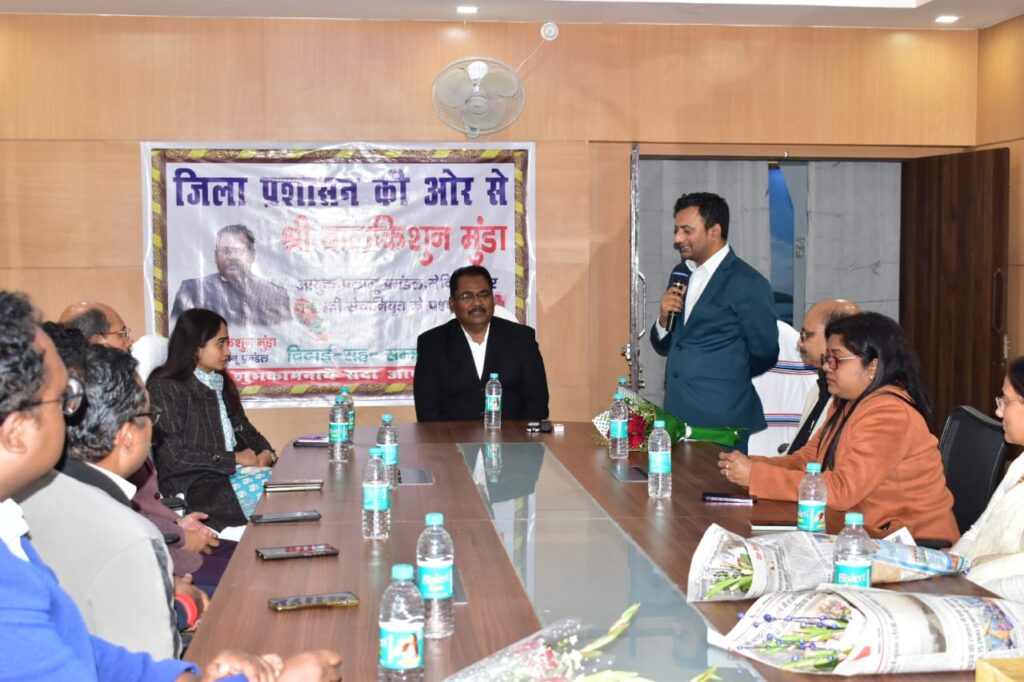 पलामू जिला प्रशासन की ओर से निवर्तमान आयुक्त को दी गई विदाई,सर्किट हाउस में शाम को आयोजित हुआ विदाई-सह-सम्मान समारोह पलामू जिला प्रशासन की ओर से निवर्तमान आयुक्त को दी गई विदाई,सर्किट हाउस में शाम को आयोजित हुआ विदाई-सह-सम्मान समारोह