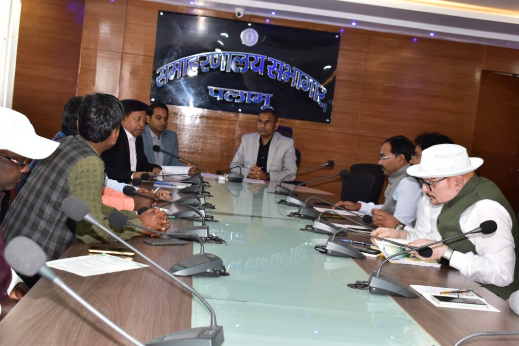 दो दिवसीय राजकीय आदिवासी विकास महाकुंभ मेला में दिखेंगी जनजातीय संस्कृति,तैयारियों को लेकर समाहरणालय में हुई बैठक दो दिवसीय राजकीय आदिवासी विकास महाकुंभ मेला में दिखेंगी जनजातीय संस्कृति,तैयारियों को लेकर समाहरणालय में हुई बैठक