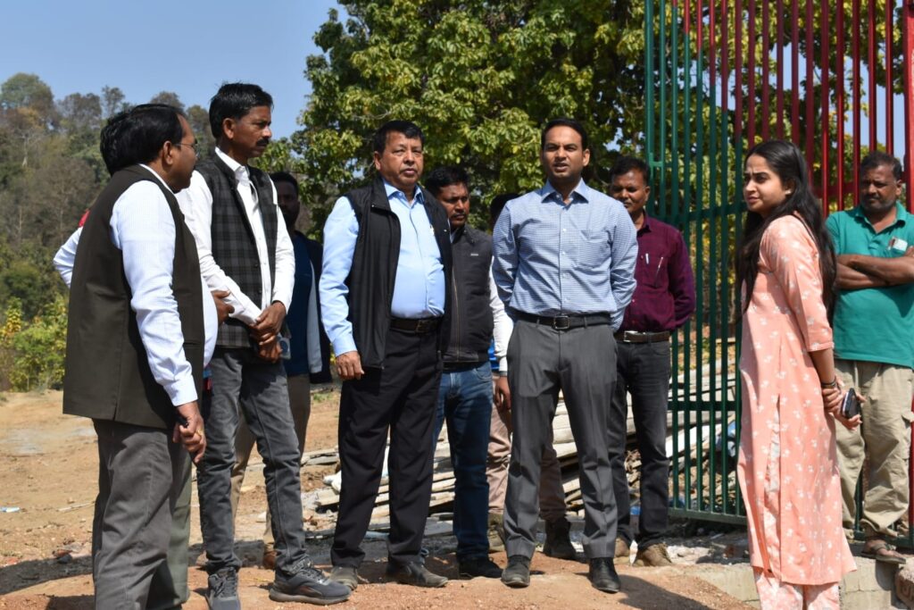 नगर आयुक्त,डीडीसी ने राजकीय आदिवासी विकास महाकुंभ मेला के तैयारियों का लिया जायजा