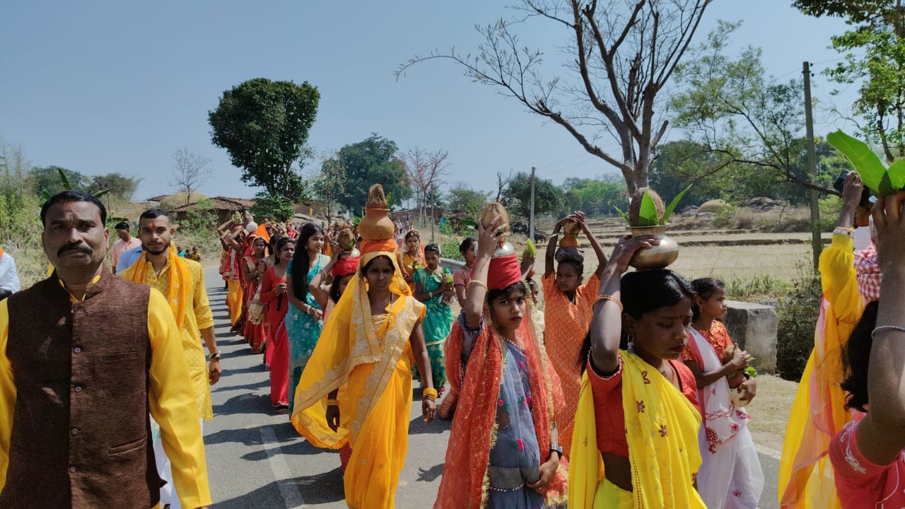 घाघरा के सिरकोट शिव मंदिर से निकाली गई भव्य कलश यात्रा,251 महिलाएं एवं बच्चे हुए शामिल
