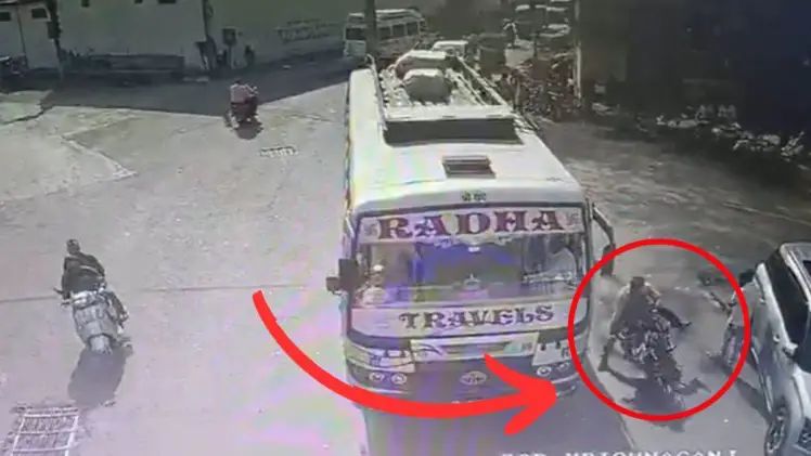गोपालगंज में दर्दनाक हादसा: अस्पताल में भर्ती पत्नी को खाना देने जा रहे युवक को बस ने कुचला, बेटे की भी मौत गोपालगंज में दर्दनाक हादसा: अस्पताल में भर्ती पत्नी को खाना देने जा रहे युवक को बस ने कुचला, बेटे की भी मौत