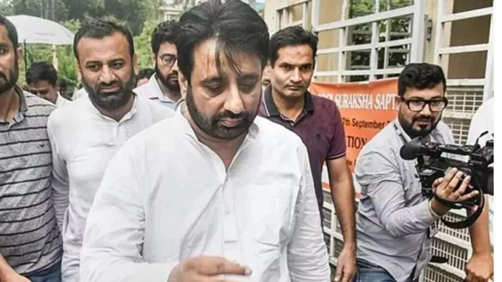 अमानतुल्लाह खान ने गिरफ्तारी से बचने के लिए अग्रिम जमानत याचिका दायर की अमानतुल्लाह खान ने गिरफ्तारी से बचने के लिए अग्रिम जमानत याचिका दायर की