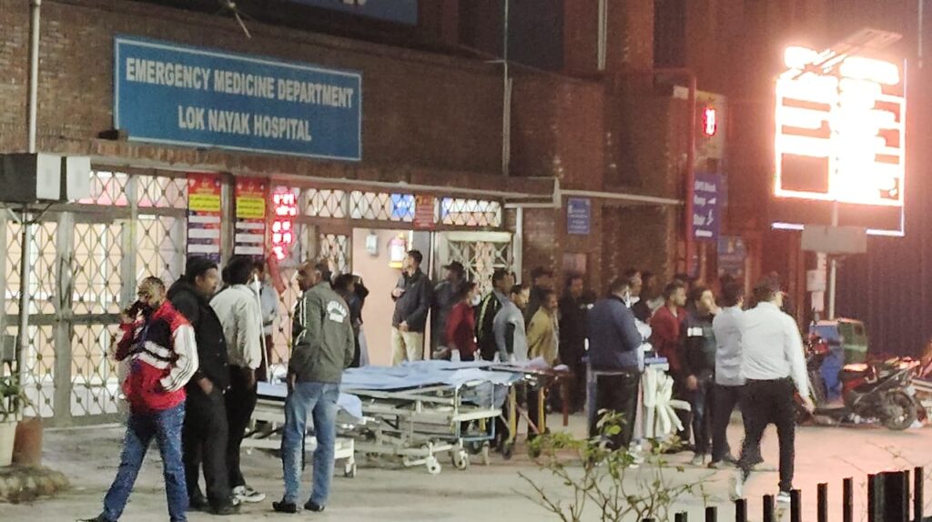 नई दिल्ली रेलवे स्टेशन पर भगदड़:18 की मौत, 25 से अधिक घायल नई दिल्ली रेलवे स्टेशन पर भगदड़:18 की मौत, 25 से अधिक घायल